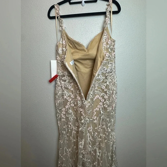 $798 NWTs Mac Duggal FLORAL EMBROIDERED CORSET BODICE GOWN size 10 - Picture 11 of 13